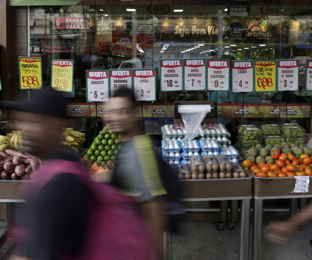 Preços de alimentos em mercado no Rio de Janeiro 08/04/2022 REUTERS/Ricardo Moraes