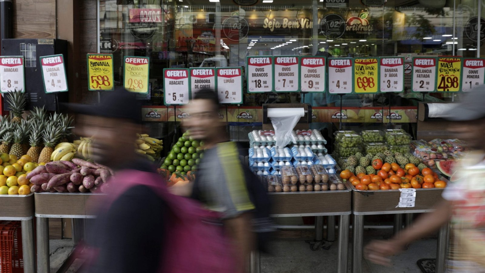 Preços de alimentos em mercado no Rio de Janeiro 08/04/2022 REUTERS/Ricardo Moraes