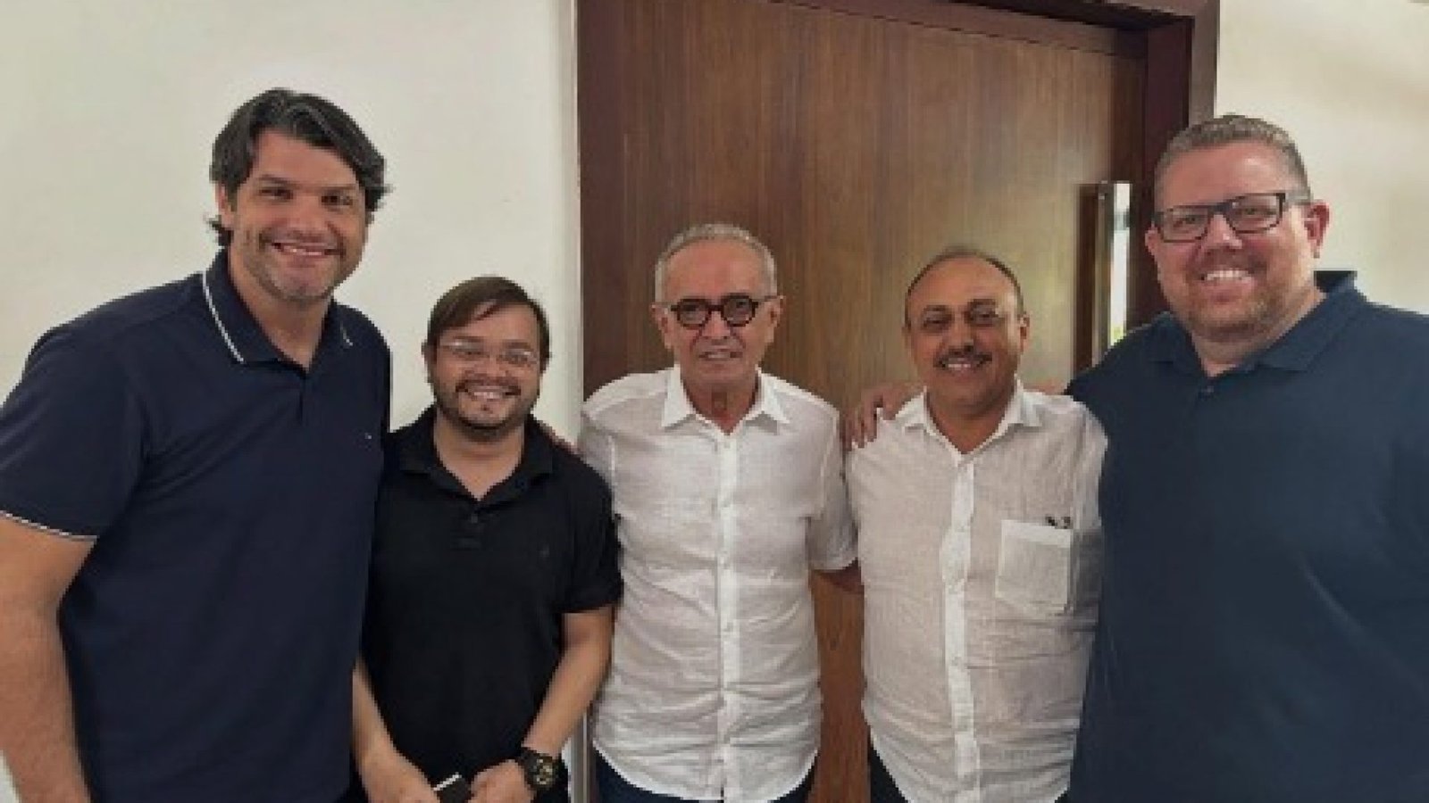 Thiago Diniz, entre Leo Bezerra e Cícero, anunciou saída do governo municipal